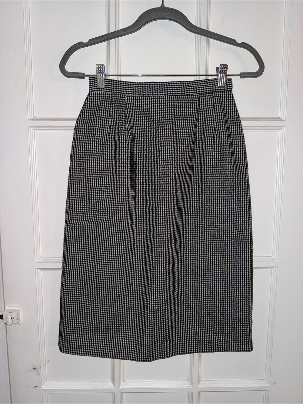 Vintage Norton McNaughton Black and White Houndstooth Wool Pencil Skirt